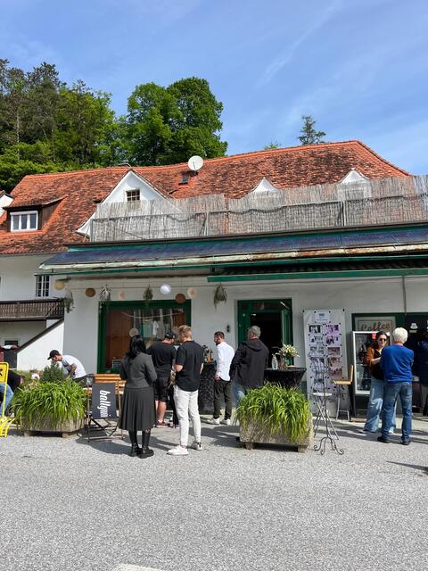 Im Namen der Ortsrevitalisierung: Aus dem Leerstand wurde ein Second-Hand-Fashion-Store. | Foto: Johann Sattler