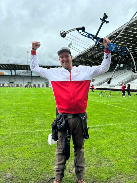 Bogenschütze Nico Wiener jubelte über den Staatsmeistertitel. | Foto: Wiener