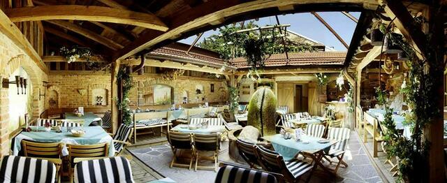 Im überdachten Gastgarten mit toskanischem Flair kann im Monte Verde bei jeder Witterung elegant gespeist und gefeiert werden.
 | Foto: Monte Verde