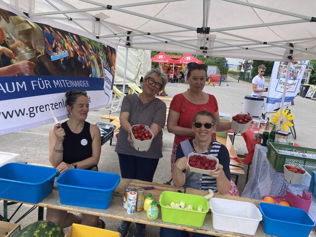 Grenzenlos am Dorffest: Bernadette Jaquemar, Elise Penzias, Anna Prianichnikova, Bärbel Purth. | Foto: Grenzenlos