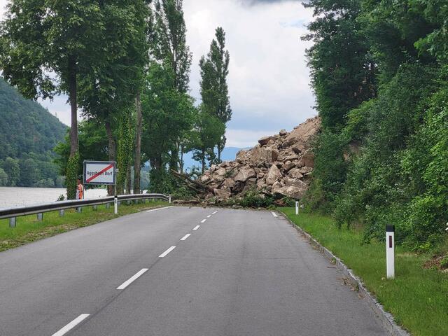 Die Straße könnte für eine längere Zeit gesperrt sein. | Foto: DOKU-NÖ