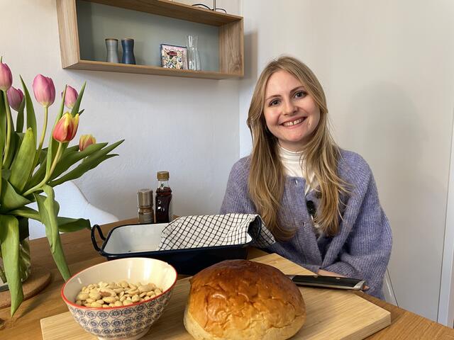 Antonia Unterholzer hat mit übriggebliebenen Osterbrot einen Brotpudding ausprobiert. | Foto: RegionalMedien