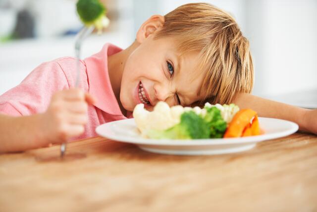 Mangelernährung bei ADHS und Autismus - Kinder brauchen Vitamine und Vielfalt auf ihrem Teller | Foto: PantherMedia/Peopleimages