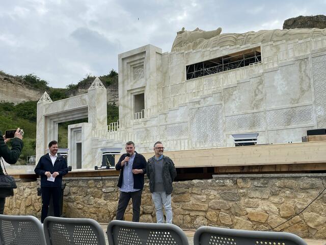Serafin gibt das Wort an Strassberger und Palella weiter. | Foto: RMA Triebaumer