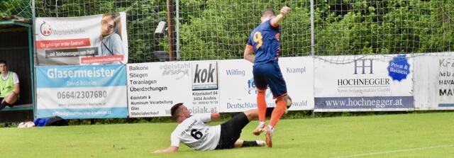 Grenzland stellte den Nachbarn aus Pölfing-Brunn erfolgreich ein Haxerl. | Foto: Simon Michl