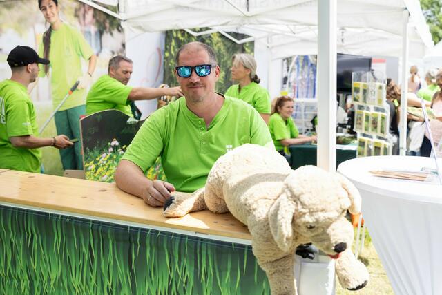 Nicht nur Stoffhunde durften in den Kurpark: Auch Vierbeiner mit Leine und Beißkorb waren gerne gesehen. | Foto: René Brunhölzl