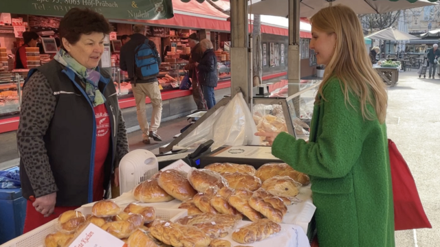 Wie nachhaltig ist der EInkauf am Bauernmarkt? Antonia Unterholzer tauschte sich mit "Standlern" am Kaiser-Josef Platz in Graz aus. | Foto: MeinBezirk.at