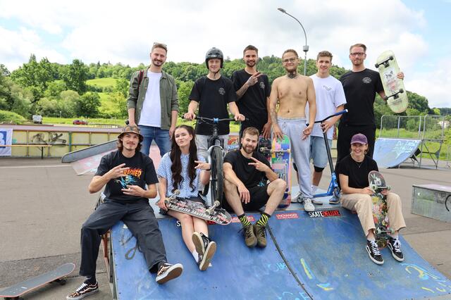 Die Jugendlichen rührten auf der Anlage in Feldbach die Werbetrommel für ihren Sport. | Foto: Schleich