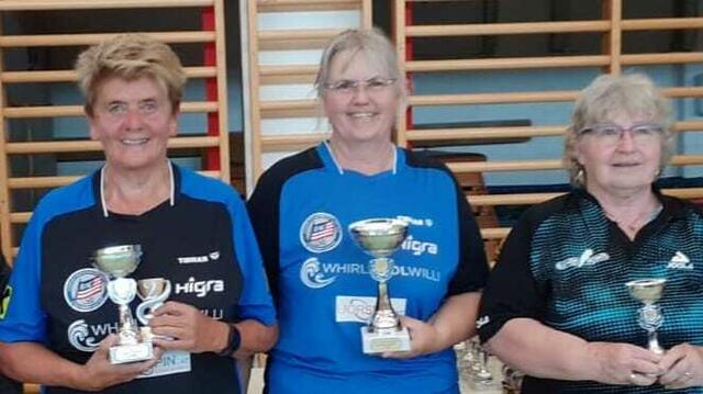 Elfi Reithofer, Margit Haas und eine Weigelsdorferin bei der Siegerehrung der NÖ Landesmeisterschaften im Tischtennis | Foto: privat
