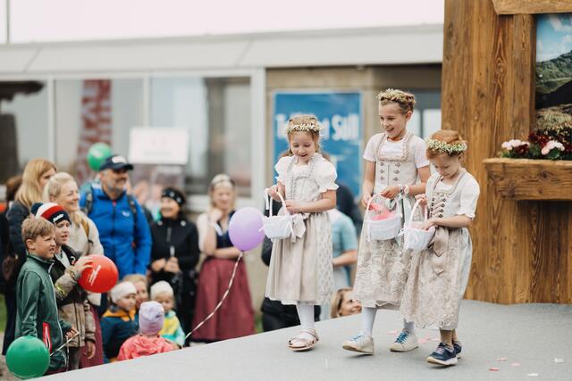 Modenschau beim Dirndl und Lederhosen Tag auf der Hohen und Kleinen Salve. | Foto: Region Hohe Salve/Magdalena Laiminger