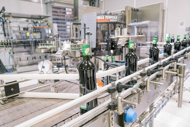 1,1 Millionen Liter Kernöl werden am Standort in St. Ruprecht an der Raab pro Jahr produziert.