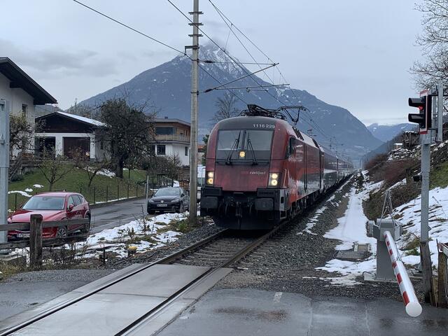 Noch fährt die Bahn. im Oberland eingleisig, der zweigleisige Ausbau sorgt für rege Diskussionen. | Foto: Archiv