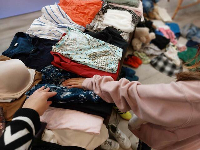 Ein Kleidertausch bringt neuen Wind in die Garderobe, ohne Neues kaufen zu müssen. | Foto: MeinBezirk.at