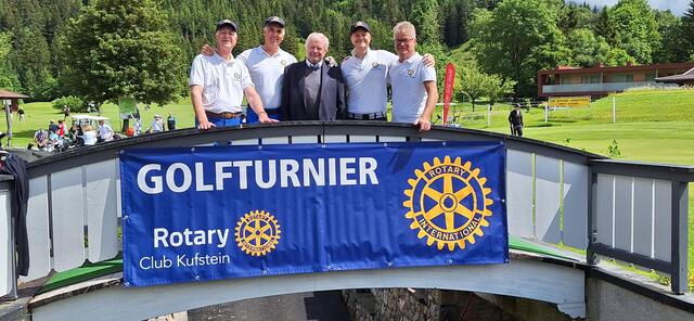 Das Organisationsteam: Helmut Ramsauer, Erwin Obermaier, Martin Unterrainer - Hotel Lärchenhof, Peter Ramsauer mit Bernhard Spechtenhauser (v.l.).  | Foto: Rotary Club Kufstein