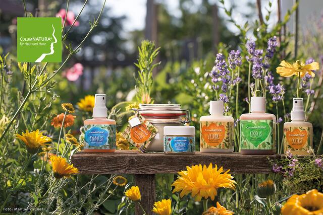 Den beiden Friseurinnen steht ein umfangreiches Sortiment an natürlichen Produkten für Haut und Haare zur Verfügung.  | Foto: CulumNatura / Manuel Zauner