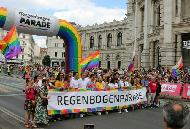 Am Tag der Regenbogenparade, gelten die Öffi-Einschränkungen zwischen circa 8 und 18.30 Uhr. (Archiv) | Foto: Marie Ott