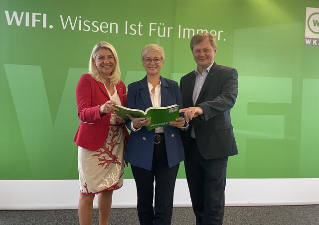 WIFI-Kuratorin Doris Cuturi-Stern, WKOÖ-Präsidentin Doris Hummer und WIFI-Institutsleiter Harald Wolfslehner. | Foto: BRS