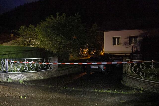 Eine Frau und ein Mann sind Montagnachmittag, 3. Juni 2024, nach Schüssen tot bei einem Haus in St. Stefan ob Leoben in der Obersteiermark gefunden worden. | Foto:  ERWIN SCHERIAU / APA / picturedesk.com