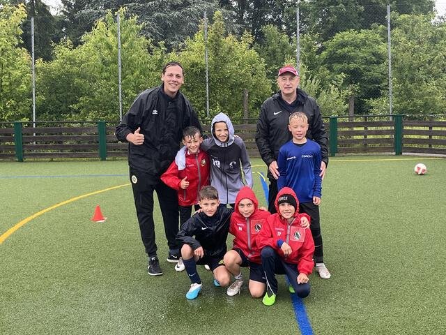 Alexander Zellhofer (links), Ex-Chefcoach vom Vienna FC, trainierte am 3. Juni in St. Valentin mit den jungen Talenten von Coach 13. Auch Trainer Sevket Sejdic (rechts) war vor Ort. | Foto: Coach 13