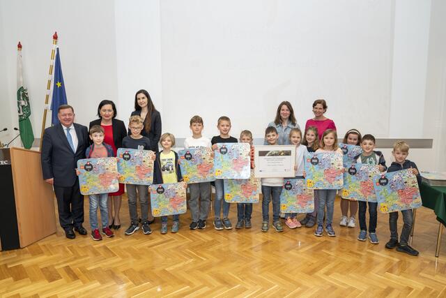 Schon die Kleinsten waren mit dabei: Hier die Schülerinnen und Schüler VS St. Ulrich in Greith, die sich mit Europa beschäftigten. | Foto: Land Steiermark/Robert Binder