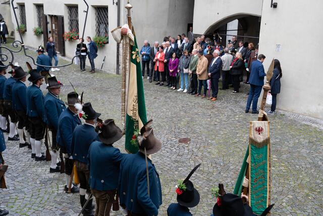 Am Vortag wurden die KonferenzteilnehmerInnen von LH Anton Mattle mit einem Landesüblichen Empfang willkommen geheißen.
 | Foto: © Tiroler Landtag/Oswald