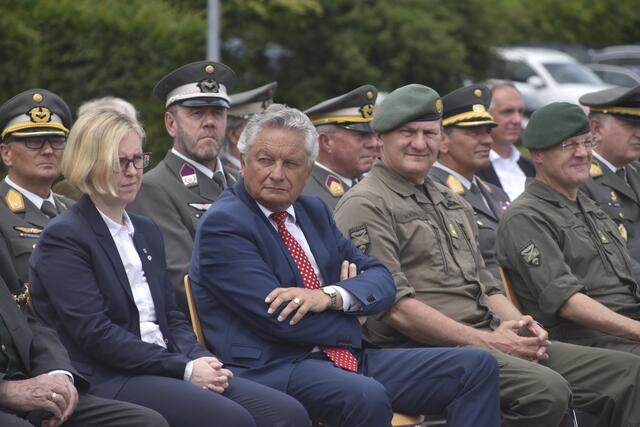 Festakt in der Schwarzenberg-Kaserne im Beisein der Verteidigungsministerin.  | Foto: Thomas Fuchs