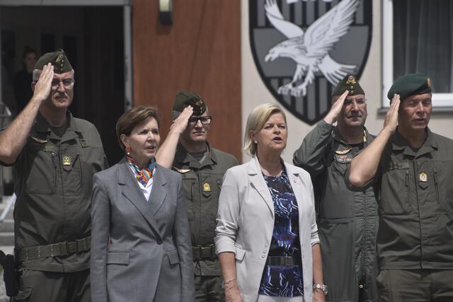 Festakt in der Schwarzenberg-Kaserne im Beisein der Verteidigungsministerin.  | Foto: Thomas Fuchs