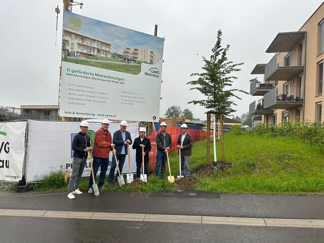 Spatenstich für das Projekt in Allerheiligen bei Wildon (von links nach rechts): Ing. Klaus Pauritsch (ÖWG Wohnbau), Mag. Alois Sekli (Amtsleiter der Gemeinde Allerheiligen bei Wildon), Christian Sekli (Bürgermeister Gemeinde Allerheiligen bei Wildon), Ing. Michael Hilmar (ÖWG Wohnbau), Christoph Frauwallner (Bauleiter, Fa. Puchleitner), BM Karl Puchleitner (GF, Fa Puchleitner) | Foto: ÖWG Wohnbau