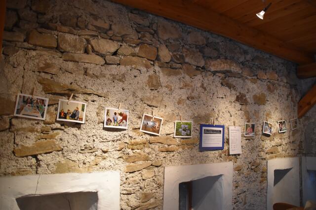 Ausstellungseröffnung im Scheibbser Pulverturm: Der Kulturförderverein "Die KunstStifter" feiert seine Wiederauferstehung. | Foto: Roland Mayr