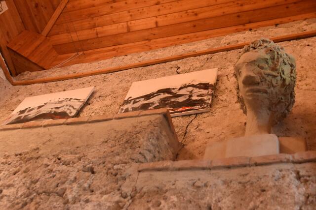 Ausstellungseröffnung im Scheibbser Pulverturm: Der Kulturförderverein "Die KunstStifter" feiert seine Wiederauferstehung. | Foto: Roland Mayr