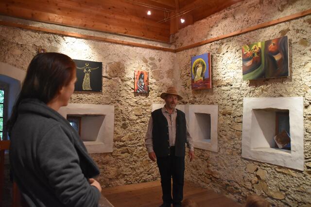 Ausstellungseröffnung im Scheibbser Pulverturm: Der Kulturförderverein "Die KunstStifter" feiert seine Wiederauferstehung. | Foto: Roland Mayr