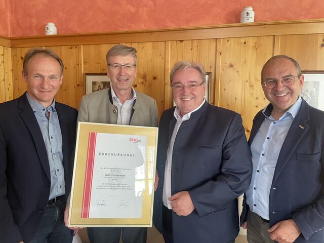 Bürgermeister Oliver Felber, Heinz Schabreiter, Vinzenz Harrer (Regionalstellenobmann WKO Weiz), Andreas Schlemmer (Regionalstellenleiter WKO Weiz) (v.l.n.r.)
 | Foto: WKO Weiz