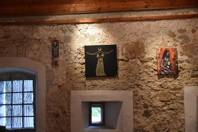 Ausstellungseröffnung im Scheibbser Pulverturm: Der Kulturförderverein "Die KunstStifter" feiert seine Wiederauferstehung. | Foto: Roland Mayr