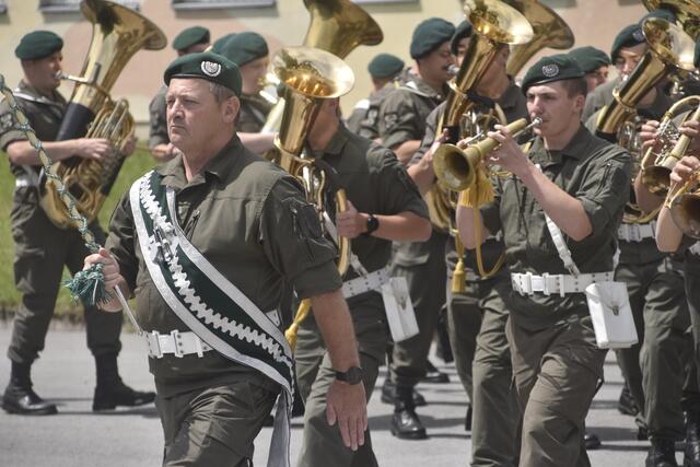 Festakt in der Schwarzenberg-Kaserne im Beisein der Verteidigungsministerin.  | Foto: Thomas Fuchs