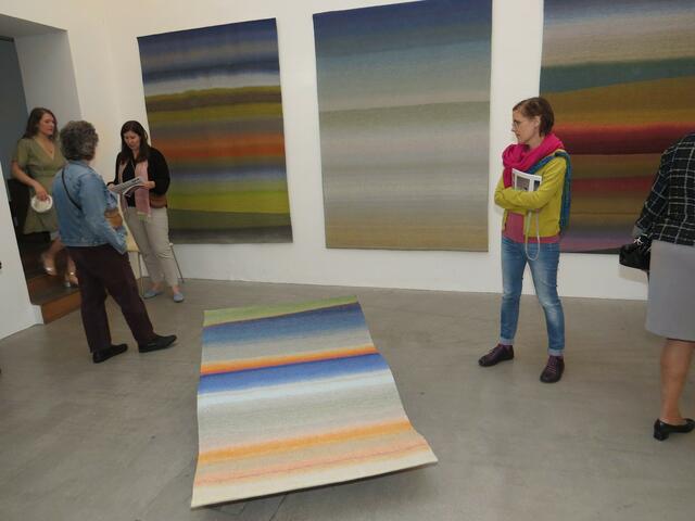 Landschaftsdarstellungen inspirierten Celina von Harten zu den Teppichen aus reinem Leinen.   