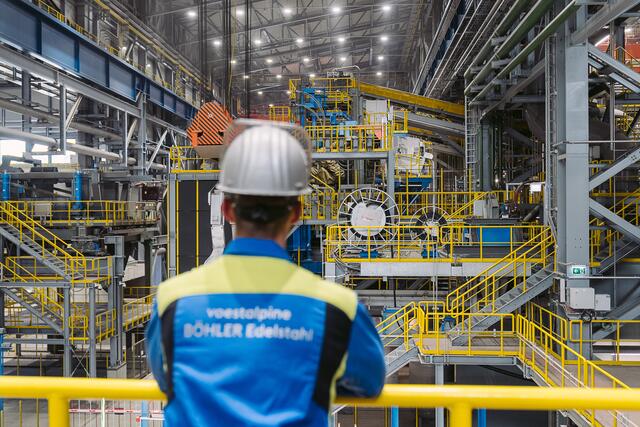 In einem insgesamt schwachen konjunkturellen Umfeld ist der Gewinn des Stahlkonzerns Voestalpine zuletzt um mehr als 80 Prozent zurückgegangen.  | Foto: voestalpine AG