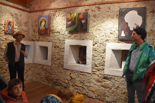 Ausstellungseröffnung im Scheibbser Pulverturm: Der Kulturförderverein "Die KunstStifter" feiert seine Wiederauferstehung. | Foto: Roland Mayr