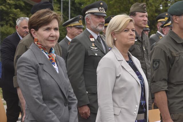 Festakt in der Schwarzenberg-Kaserne im Beisein der Verteidigungsministerin.  | Foto: Thomas Fuchs