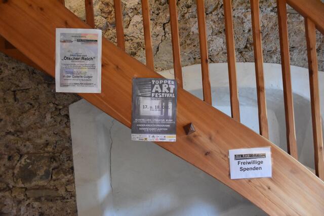 Ausstellungseröffnung im Scheibbser Pulverturm: Der Kulturförderverein "Die KunstStifter" feiert seine Wiederauferstehung. | Foto: Roland Mayr