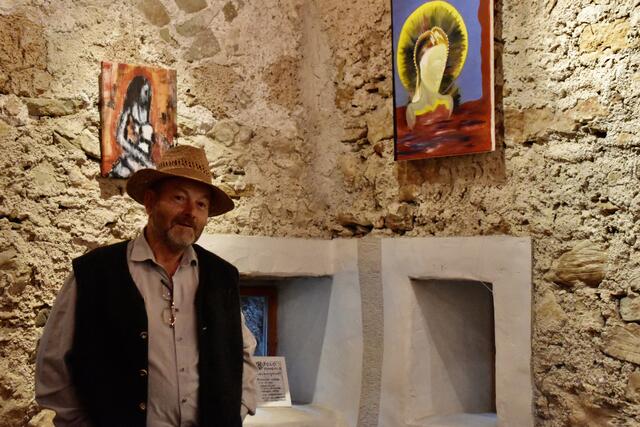 Ausstellungseröffnung im Scheibbser Pulverturm: Der Kulturförderverein "Die KunstStifter" feiert seine Wiederauferstehung. | Foto: Roland Mayr