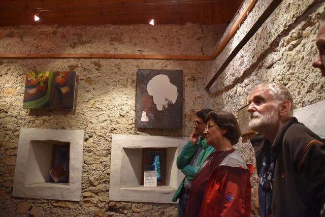 Ausstellungseröffnung im Scheibbser Pulverturm: Der Kulturförderverein "Die KunstStifter" feiert seine Wiederauferstehung. | Foto: Roland Mayr