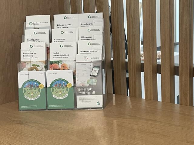 Auch Info-Material findet man in der neuen ÖGK in Meidling. | Foto: Pufler