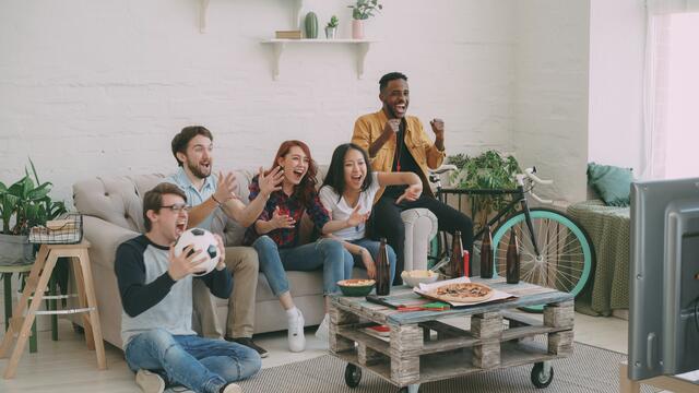 Snacks &amp; Getränke – so ungesund kann die Fußball-EM sein | Foto: PantherMedia/silverkblack