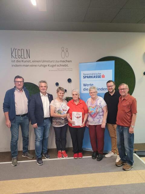 Die Siegerinnen bei den Damen bei der Siegerehrung. | Foto: zVg