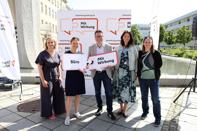 Das erste "Büro für Mitbestimmung" fand bei der Wasserwelt am Kardinal-Rauscher-Platz. | Foto: Stadt Wien/Votava