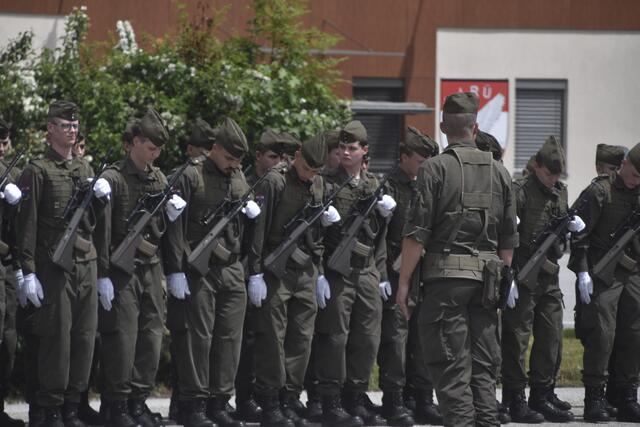 Festakt in der Schwarzenberg-Kaserne im Beisein der Verteidigungsministerin.  | Foto: Thomas Fuchs