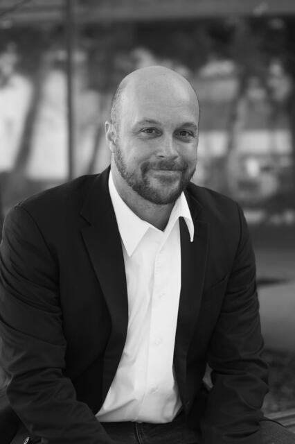 In seinem jüngsten Krimi befasst sich René Anour mit der betörenden Welt der Parfümkreation. | Foto: Reidinger