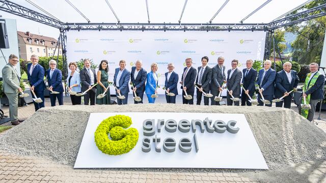 Im Beisein zahlreicher Vertreterinnen und Vertreter aus Politik, Wirtschaft und Verwaltung wurde im vergangenen Jahr am Voestalpine-Standort in Leoben-Donawitz der Spatenstich für die Errichtung des ersten Elektrolichtbogenofens vollzogen. | Foto: voestalpine AG