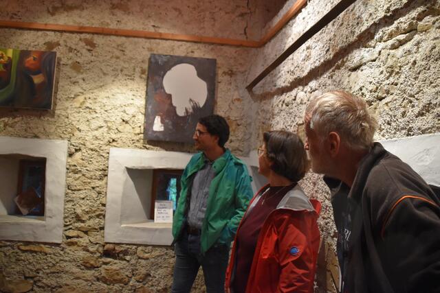 Ausstellungseröffnung im Scheibbser Pulverturm: Der Kulturförderverein "Die KunstStifter" feiert seine Wiederauferstehung. | Foto: Roland Mayr