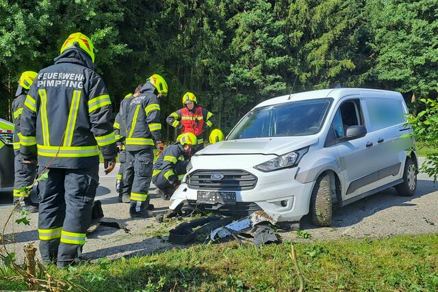 Bei dem Unfall blieben die beteiligten Personen unverletzt. | Foto: FF Pimpfing